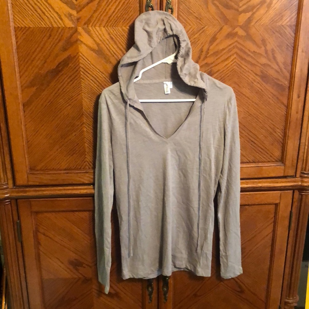 Lightweight hooded top
